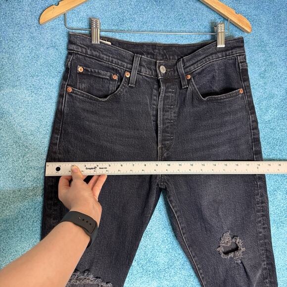 Levi’s 501 Women’s BlackJeans Sz 28x28 Button Fly Skinny Fits 28x27.5 Distressed - Picture 7 of 16